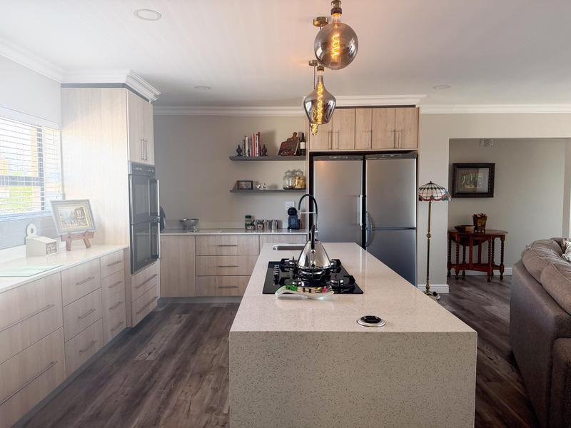 5 Bedroom Property for Sale in Reebok Western Cape